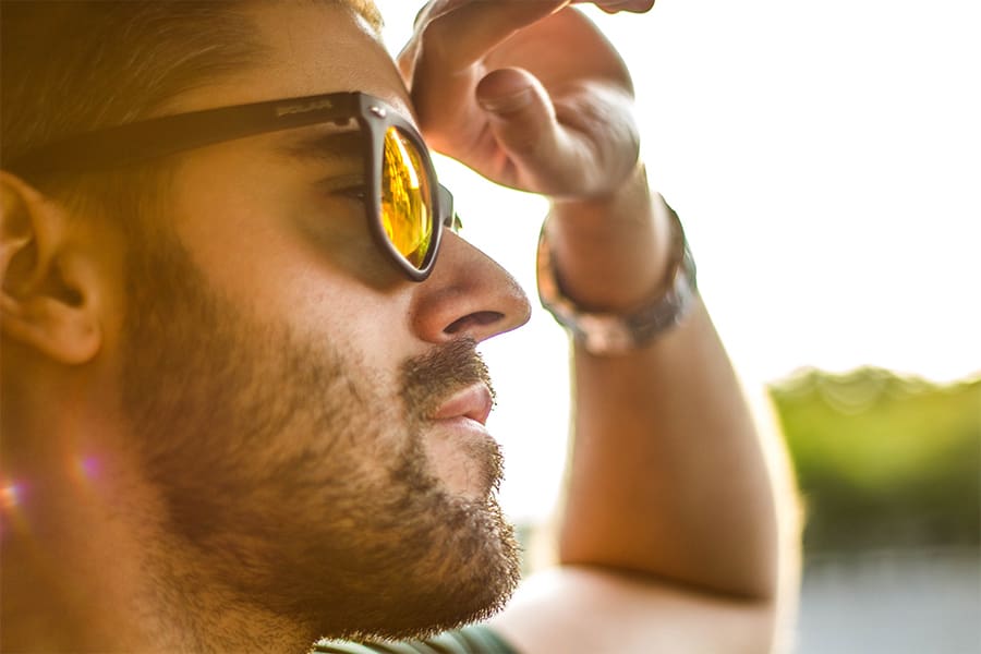 Okulary przeciwsłoneczne męskie (fot. pexels.com)